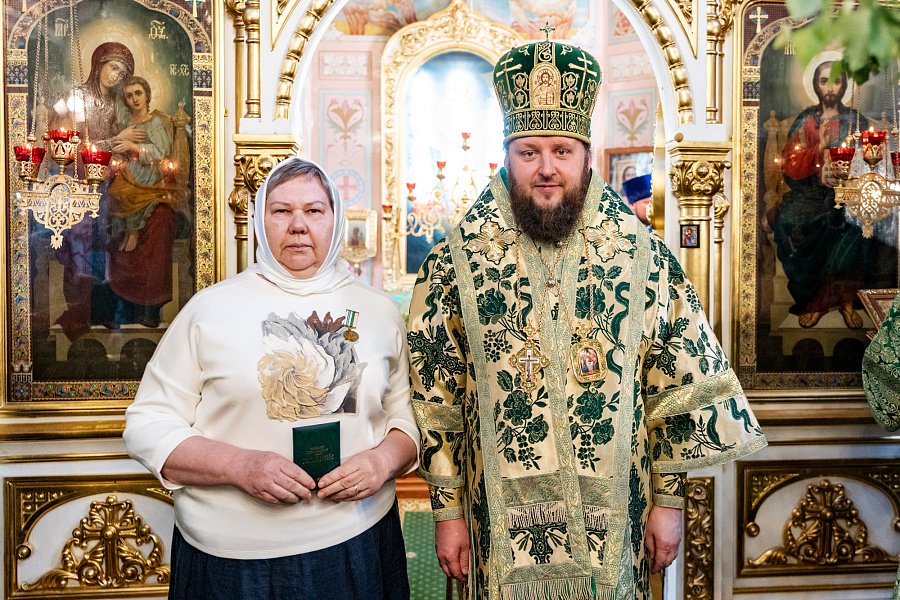 Божественная литургия в День Святого Духа в Троицком храме в Наташине города Люберцы